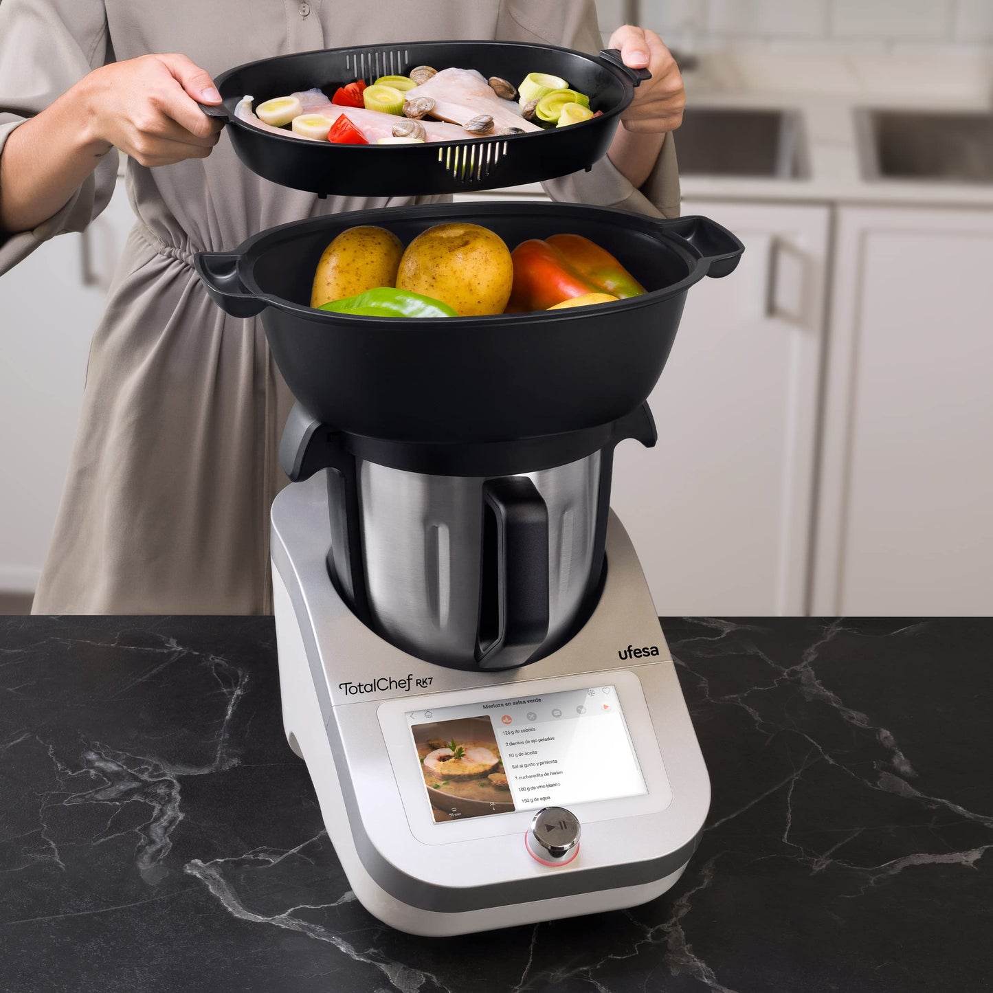 Ufesa TotalChef RK7 Robot de Cocina Inteligente Multifunción, WIFI, 30 Funciones, 4.5L, Pantalla Táctil de 7 Pulgadas, Báscula Integrada, Recetario Interactivo, Color Plata/Negro